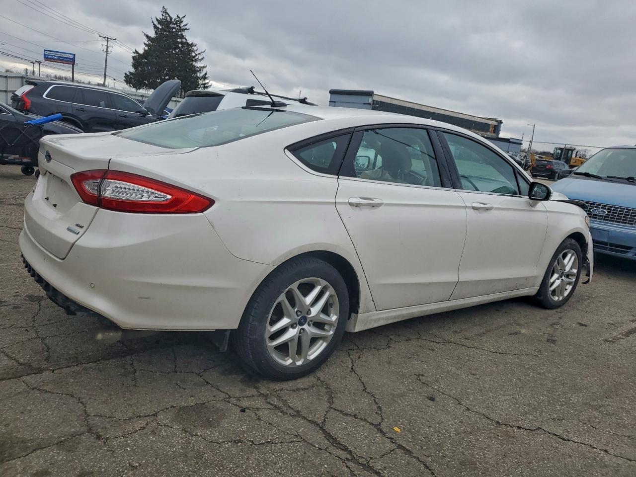 2013 FORD FUSION SE photo 3