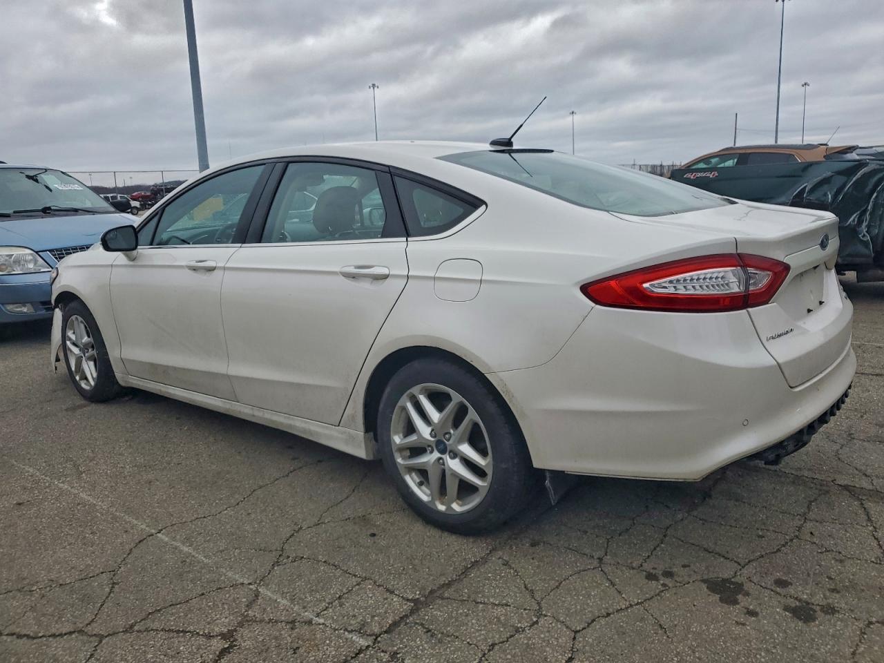 2013 FORD FUSION SE photo 2