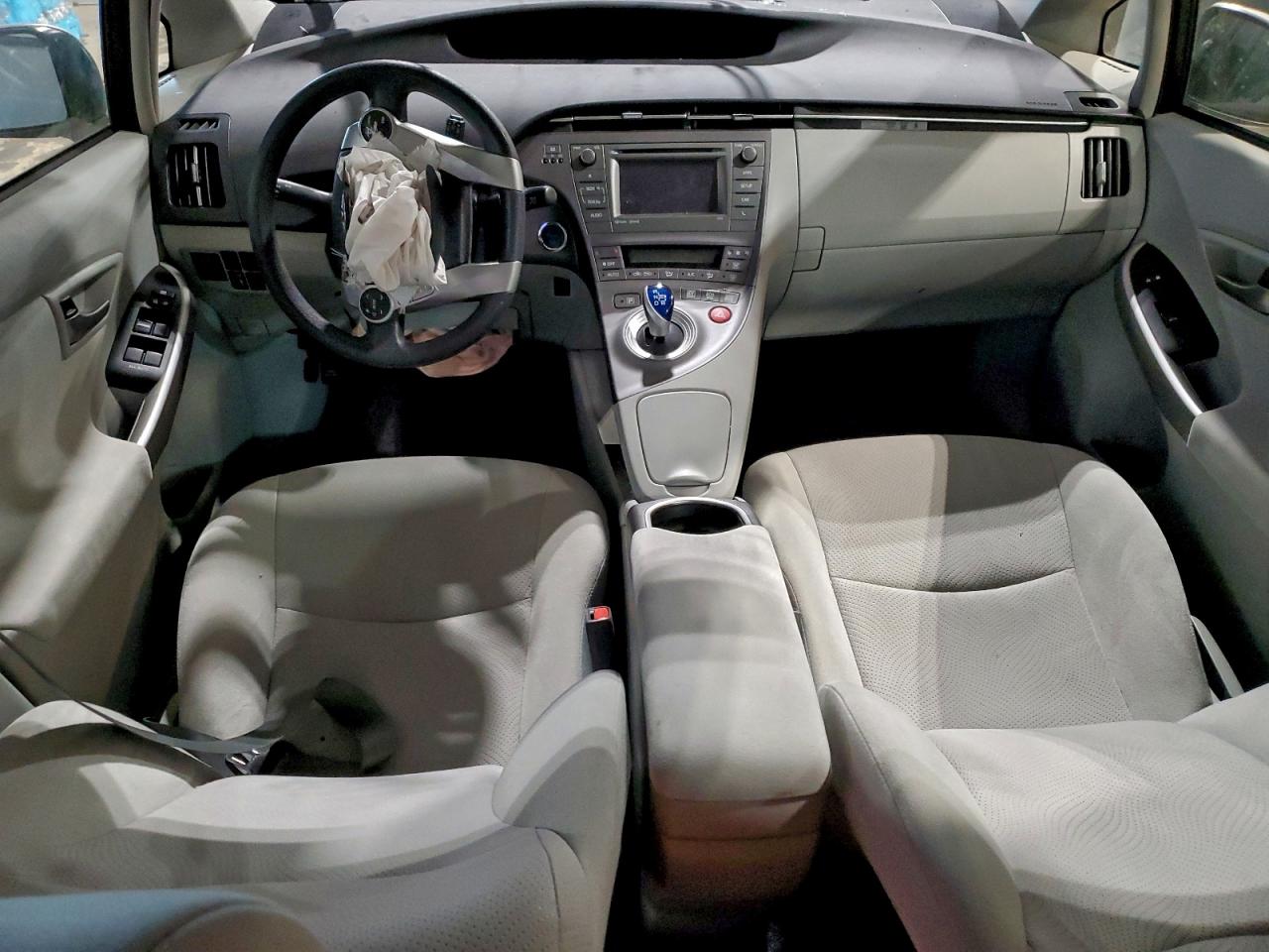 2015 TOYOTA PRIUS photo 8