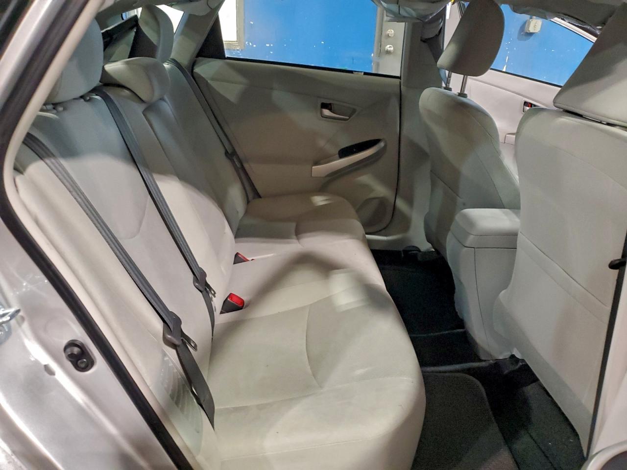 2015 TOYOTA PRIUS photo 10
