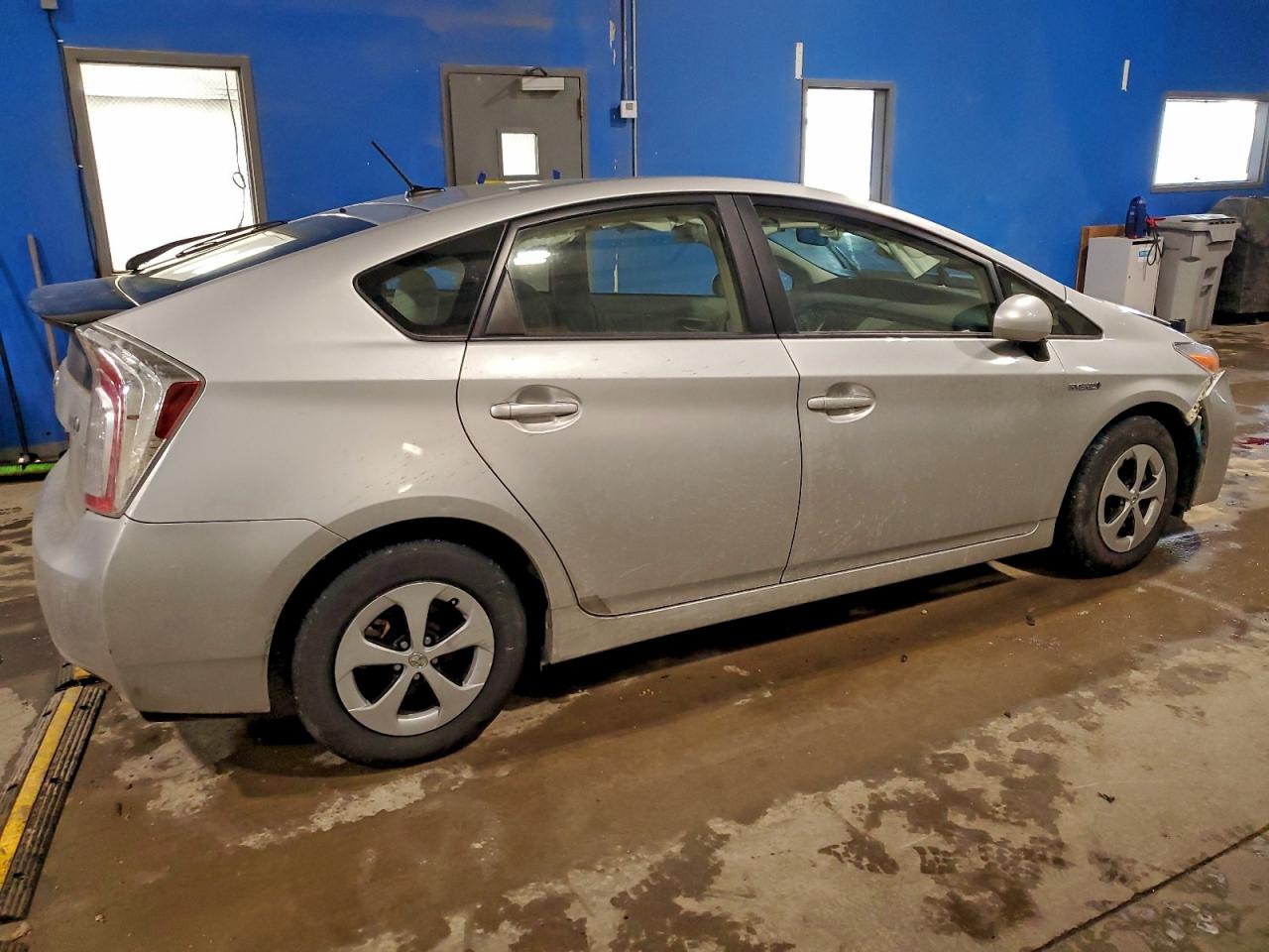 2015 TOYOTA PRIUS photo 3