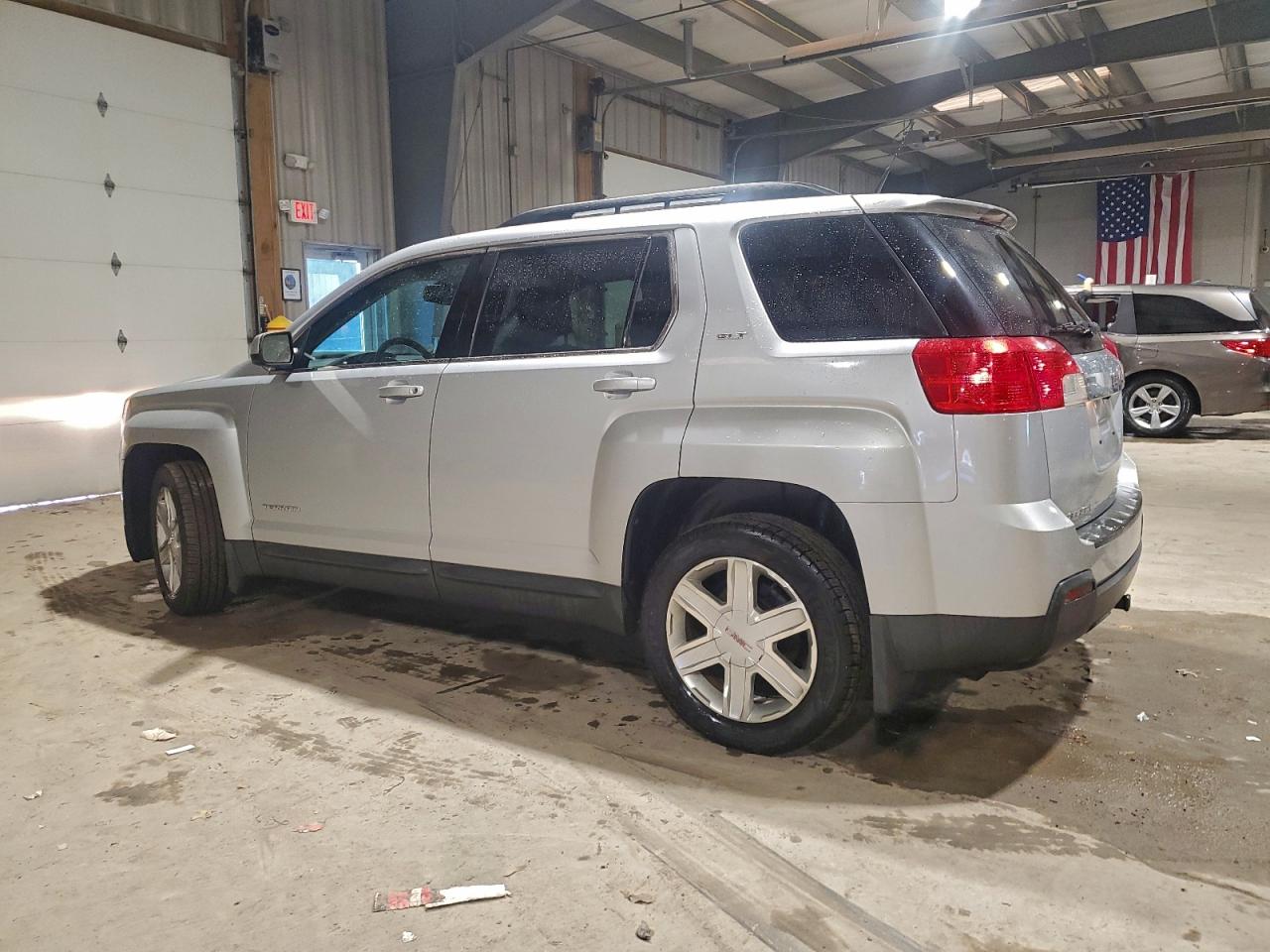 2011 GMC TERRAIN SLT photo 2
