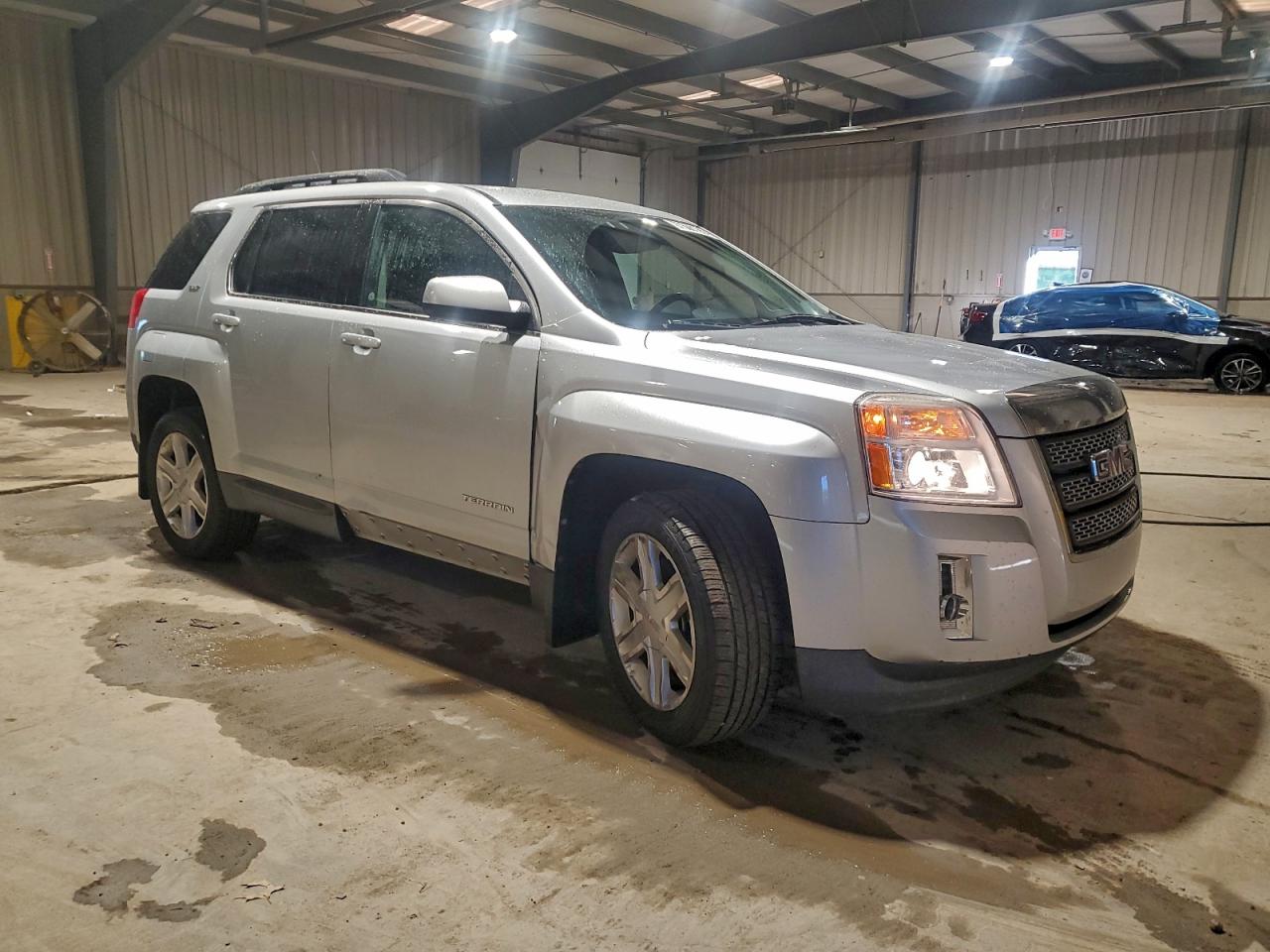2011 GMC TERRAIN SLT photo 4