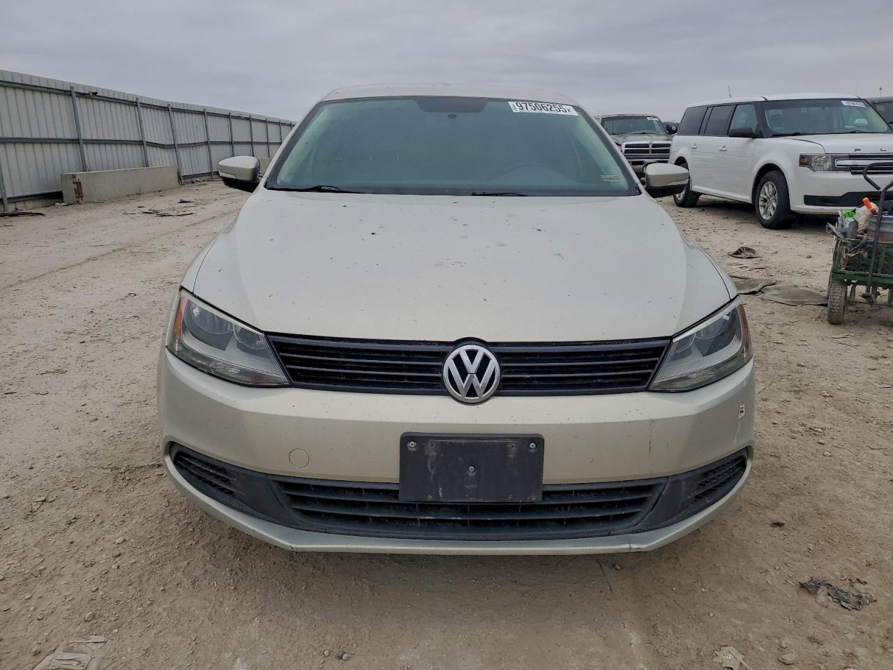 2011 VOLKSWAGEN JETTA SE photo 5