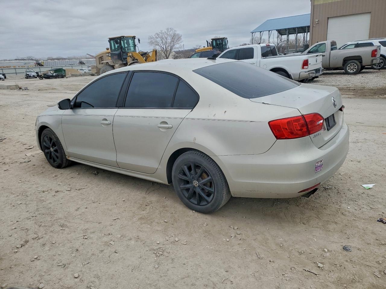 2011 VOLKSWAGEN JETTA SE photo 2