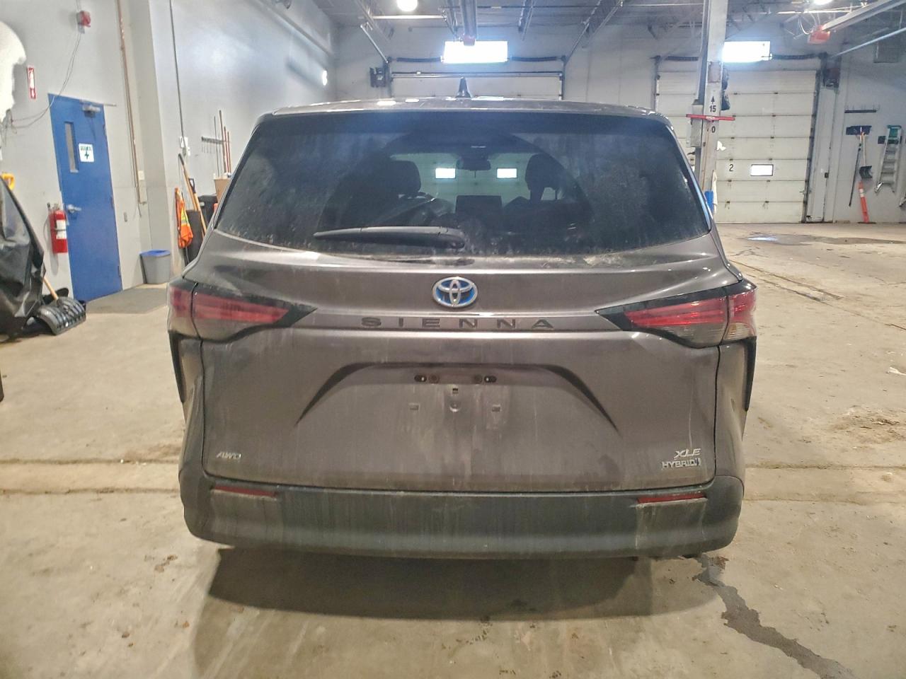 2021 TOYOTA SIENNA LE photo 6
