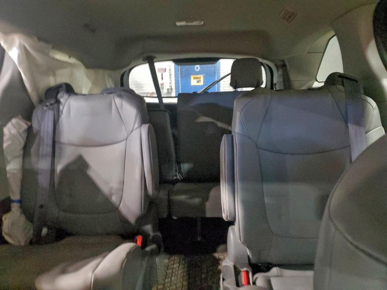 2021 TOYOTA SIENNA LE photo 10