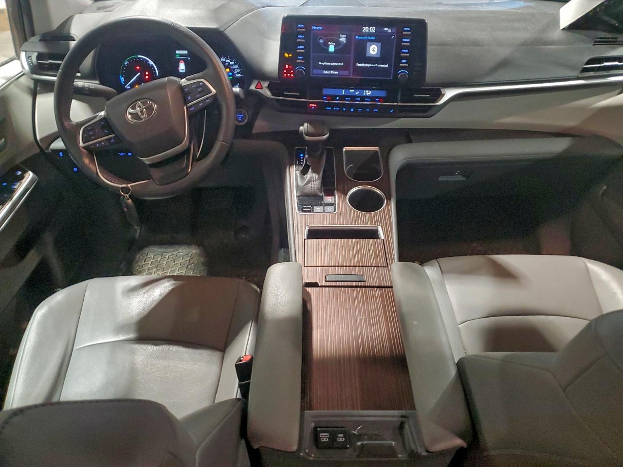 2021 TOYOTA SIENNA LE photo 8