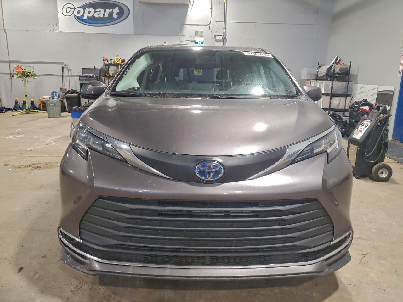 2021 TOYOTA SIENNA LE photo 5