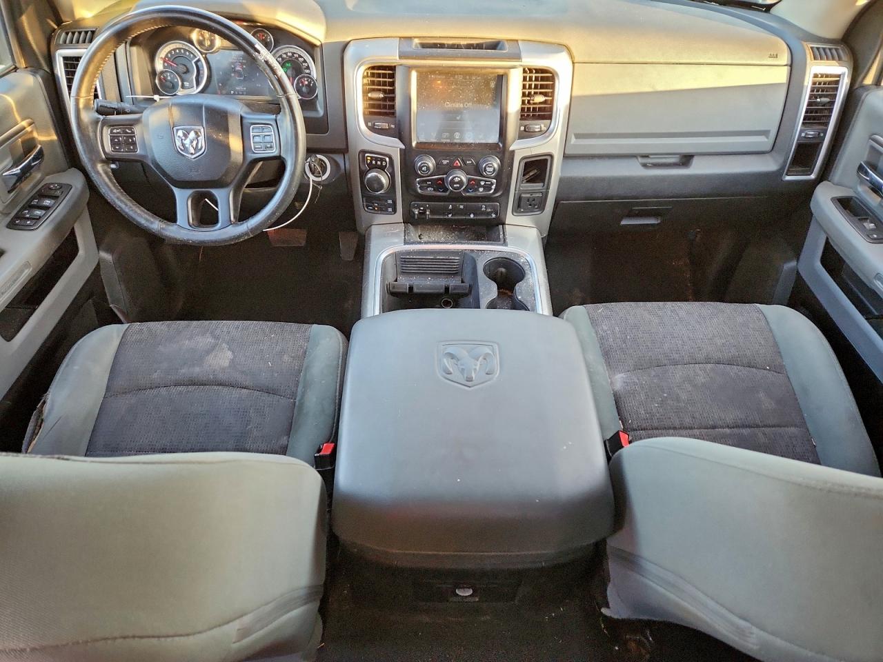 2016 RAM 1500 SLT photo 8