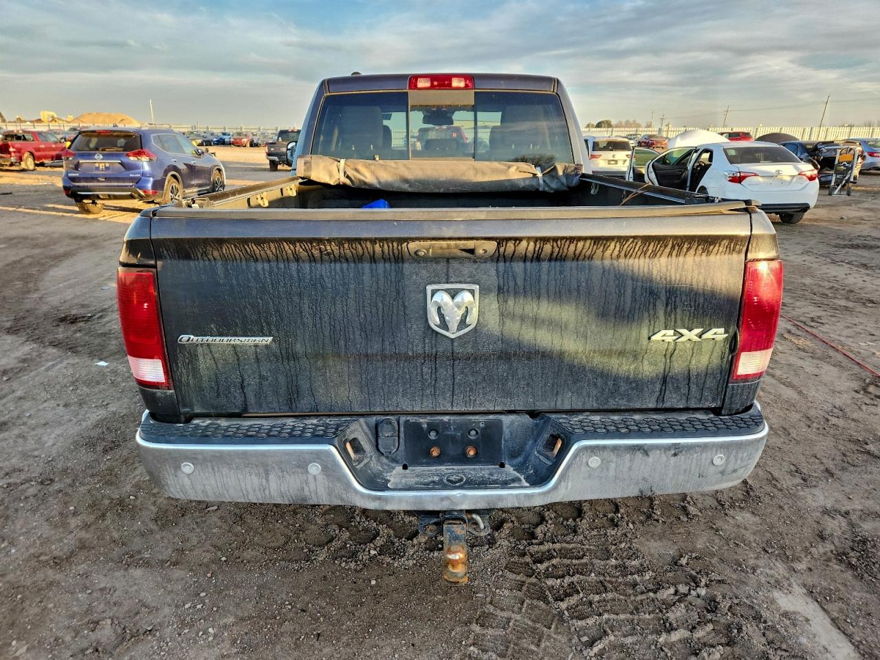 2016 RAM 1500 SLT photo 6
