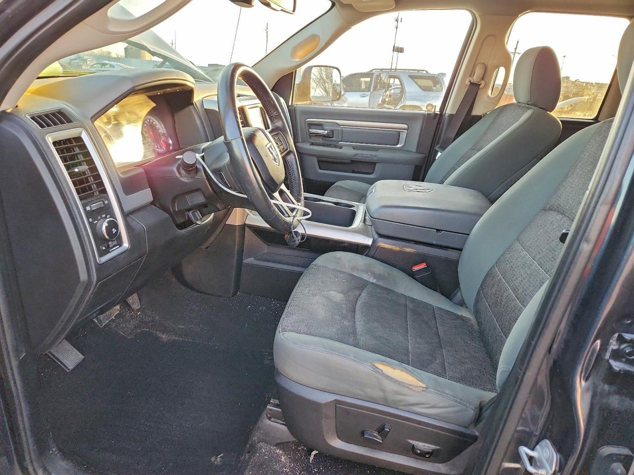 2016 RAM 1500 SLT photo 7