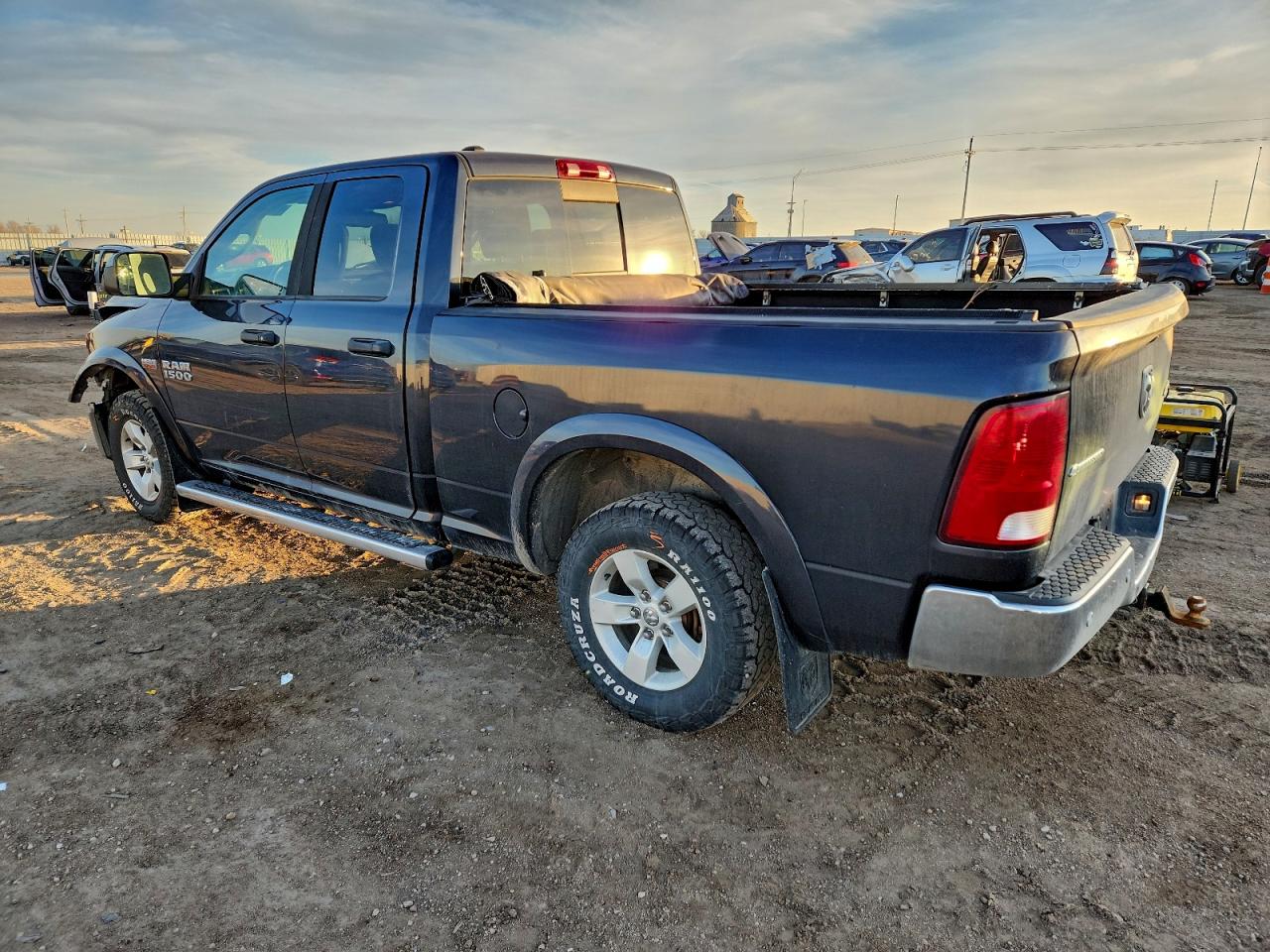 2016 RAM 1500 SLT photo 2