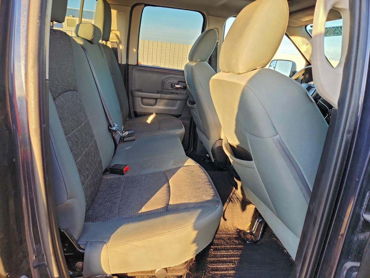 2016 RAM 1500 SLT photo 10