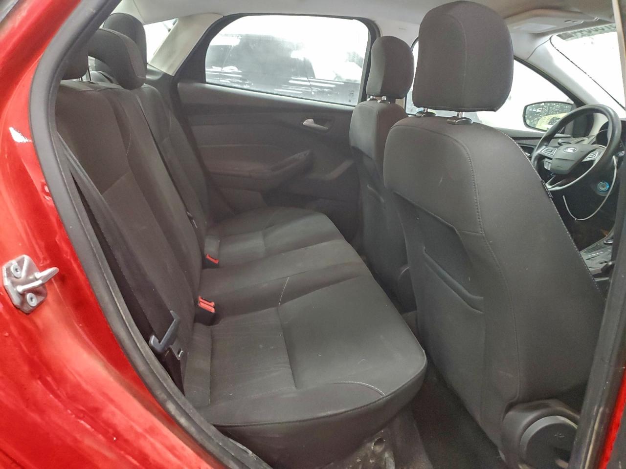 2017 FORD FOCUS SE photo 10