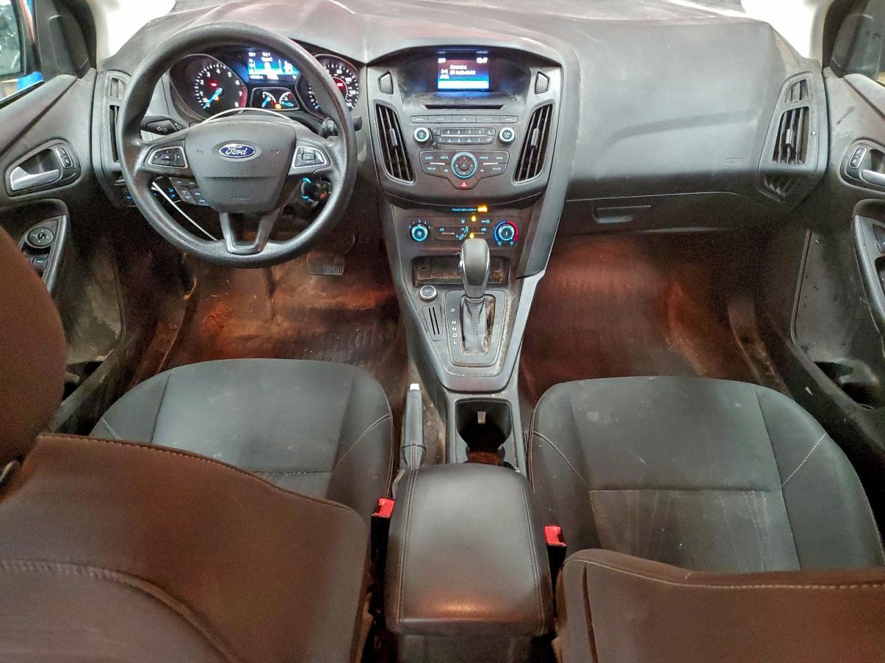 2017 FORD FOCUS SE photo 8