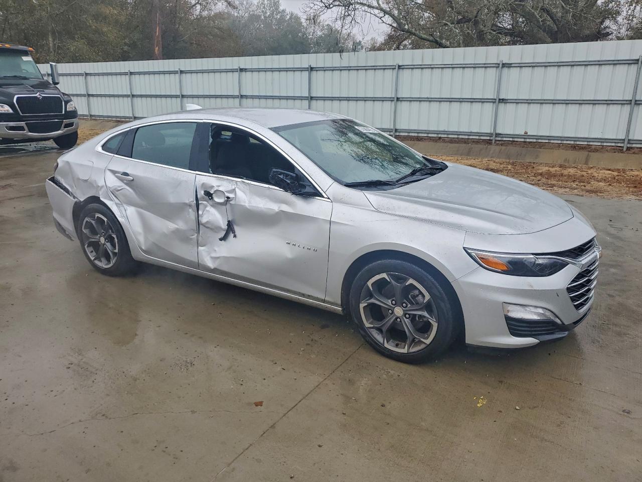 2022 CHEVROLET MALIBU LT photo 4