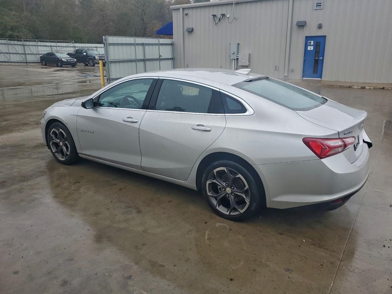 2022 CHEVROLET MALIBU LT photo 2