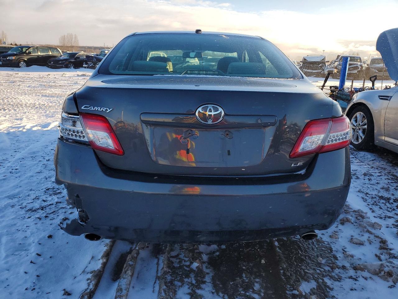 2010 TOYOTA CAMRY SE photo 6