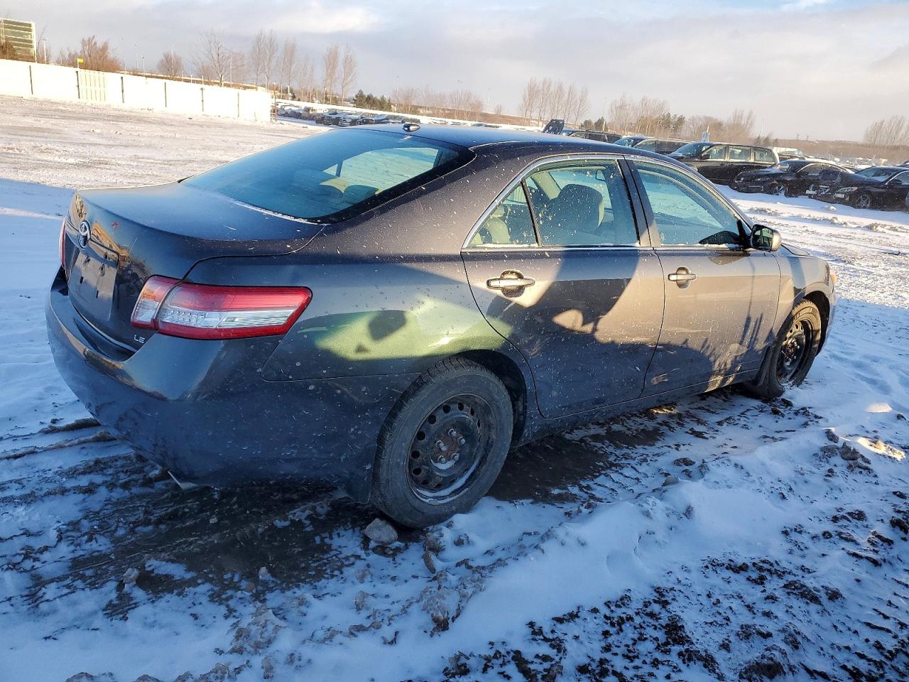 2010 TOYOTA CAMRY SE photo 3