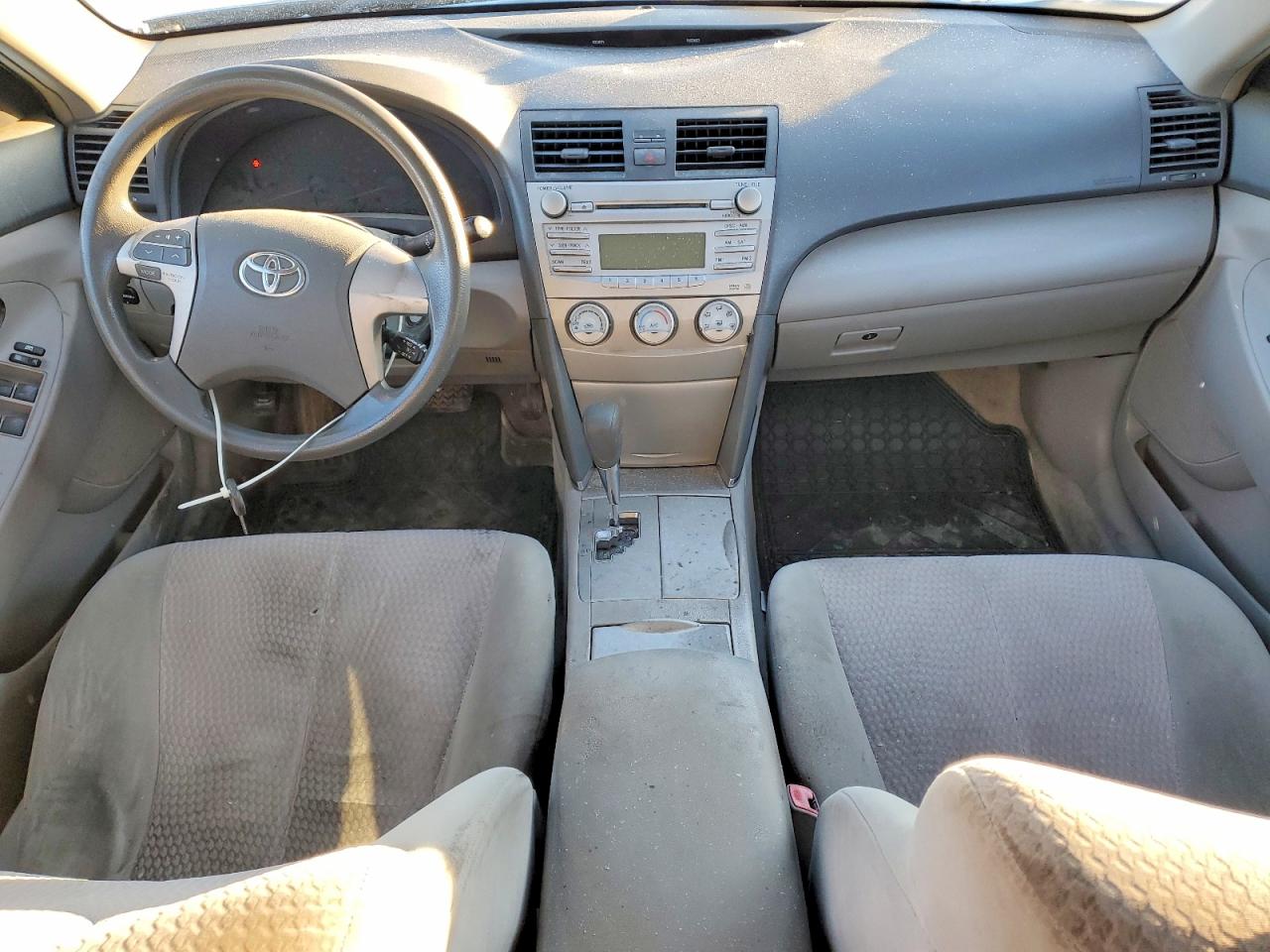2010 TOYOTA CAMRY SE photo 8