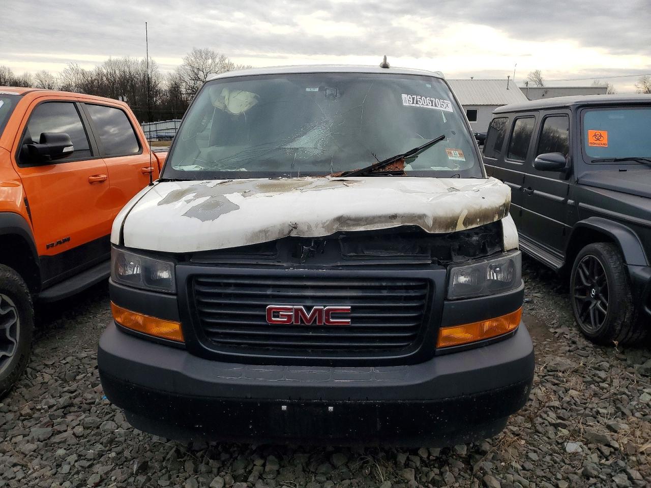 2022 GMC SAVANA G2500 photo 5