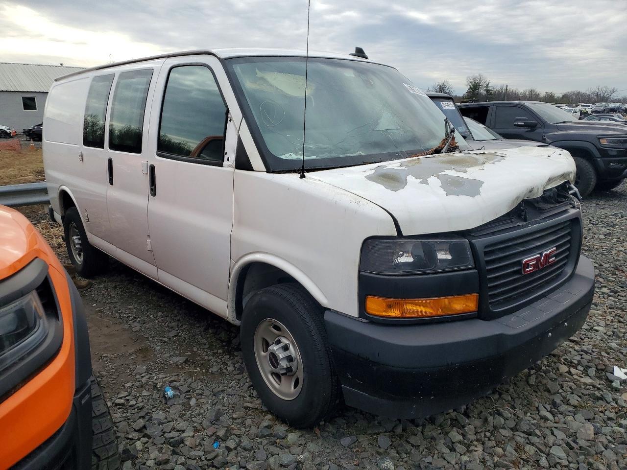 2022 GMC SAVANA G2500 photo 4
