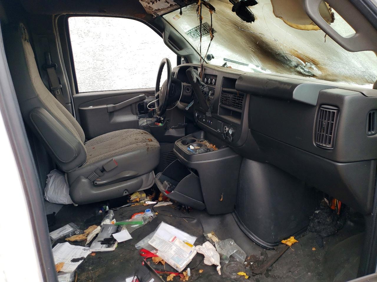 2022 GMC SAVANA G2500 photo 8