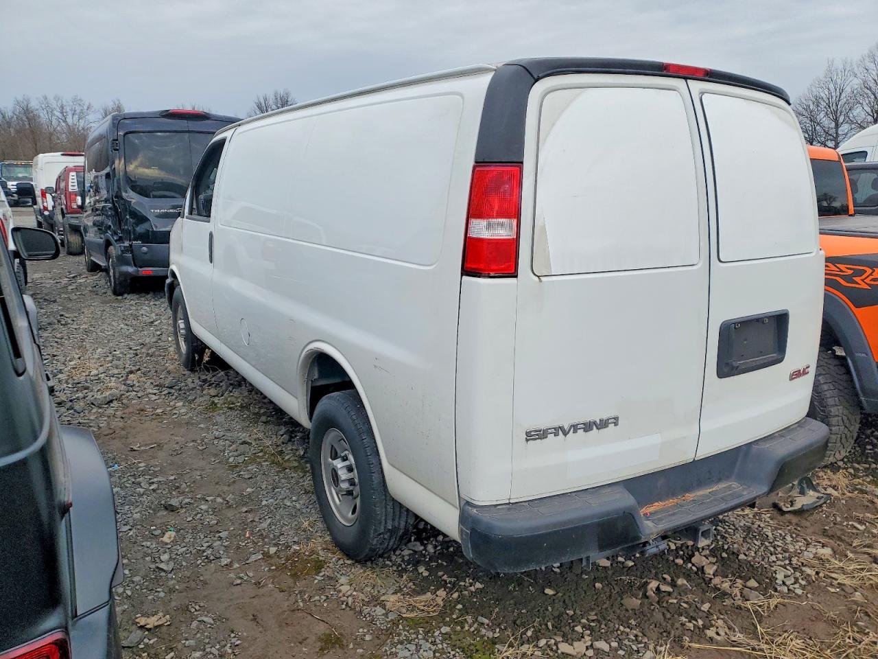 2022 GMC SAVANA G2500 photo 2