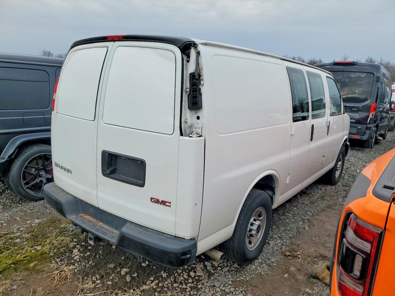 2022 GMC SAVANA G2500 photo 3