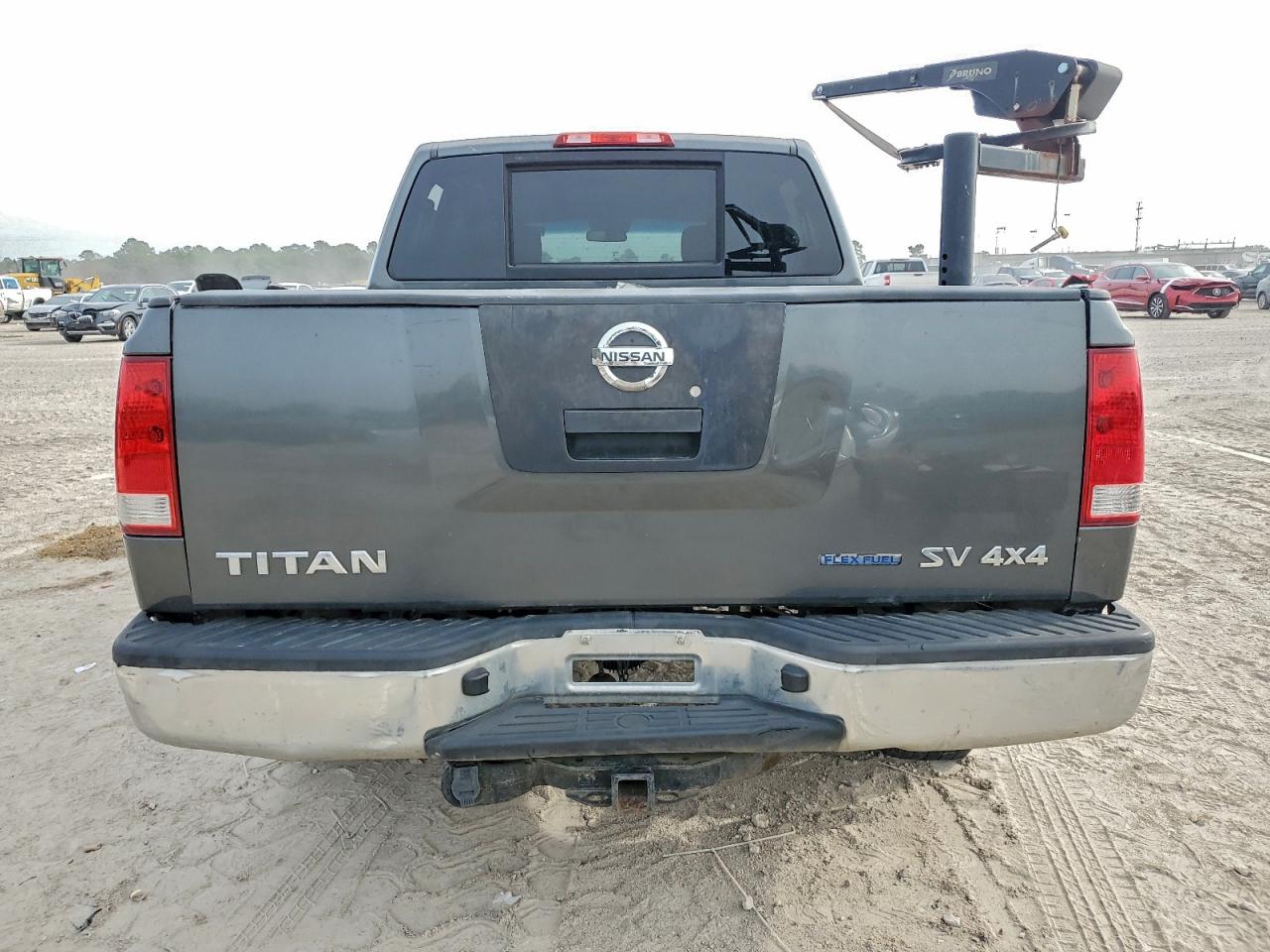 2011 NISSAN TITAN S photo 6
