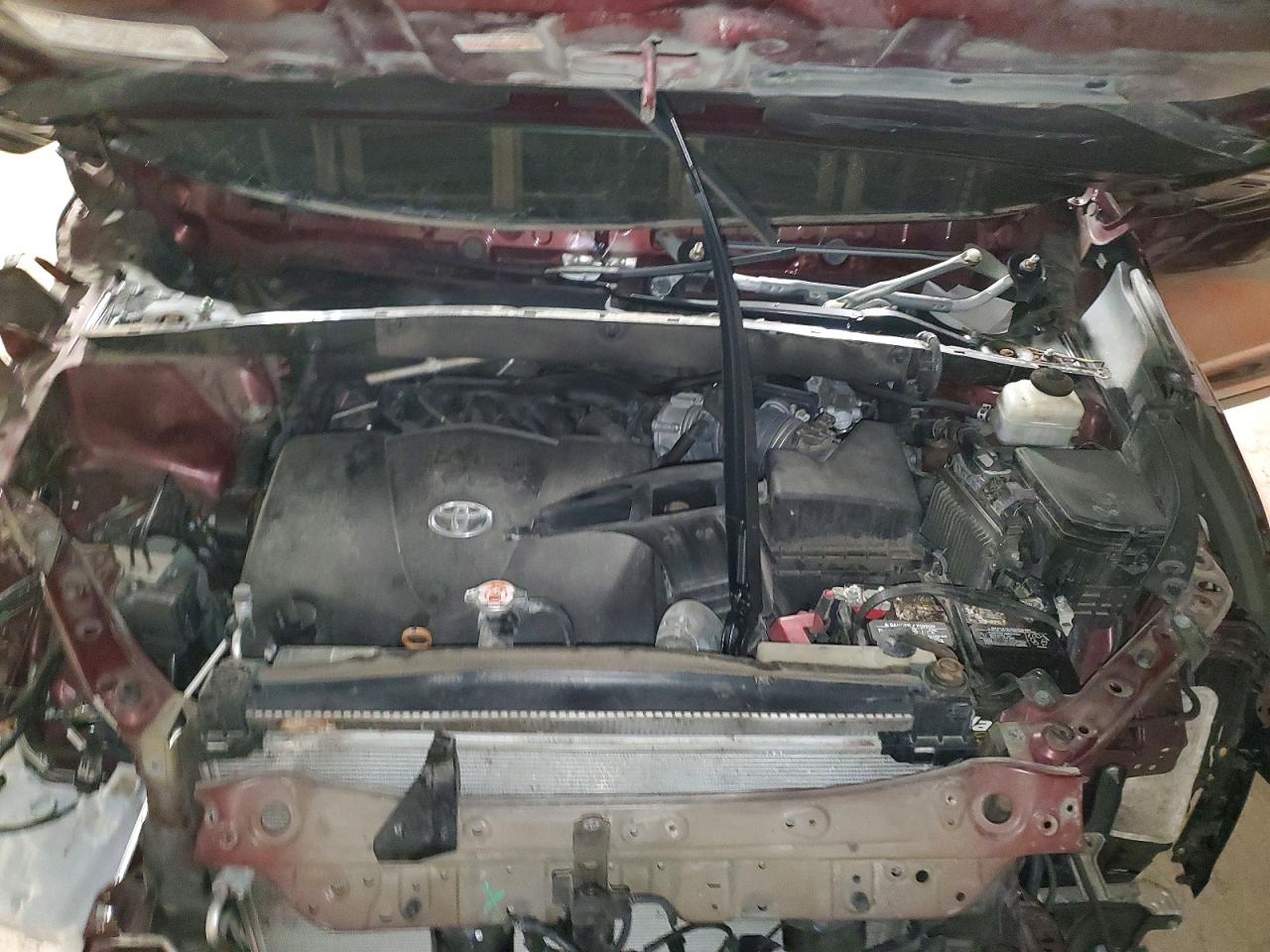 2019 TOYOTA HIGHLANDER SE photo 12
