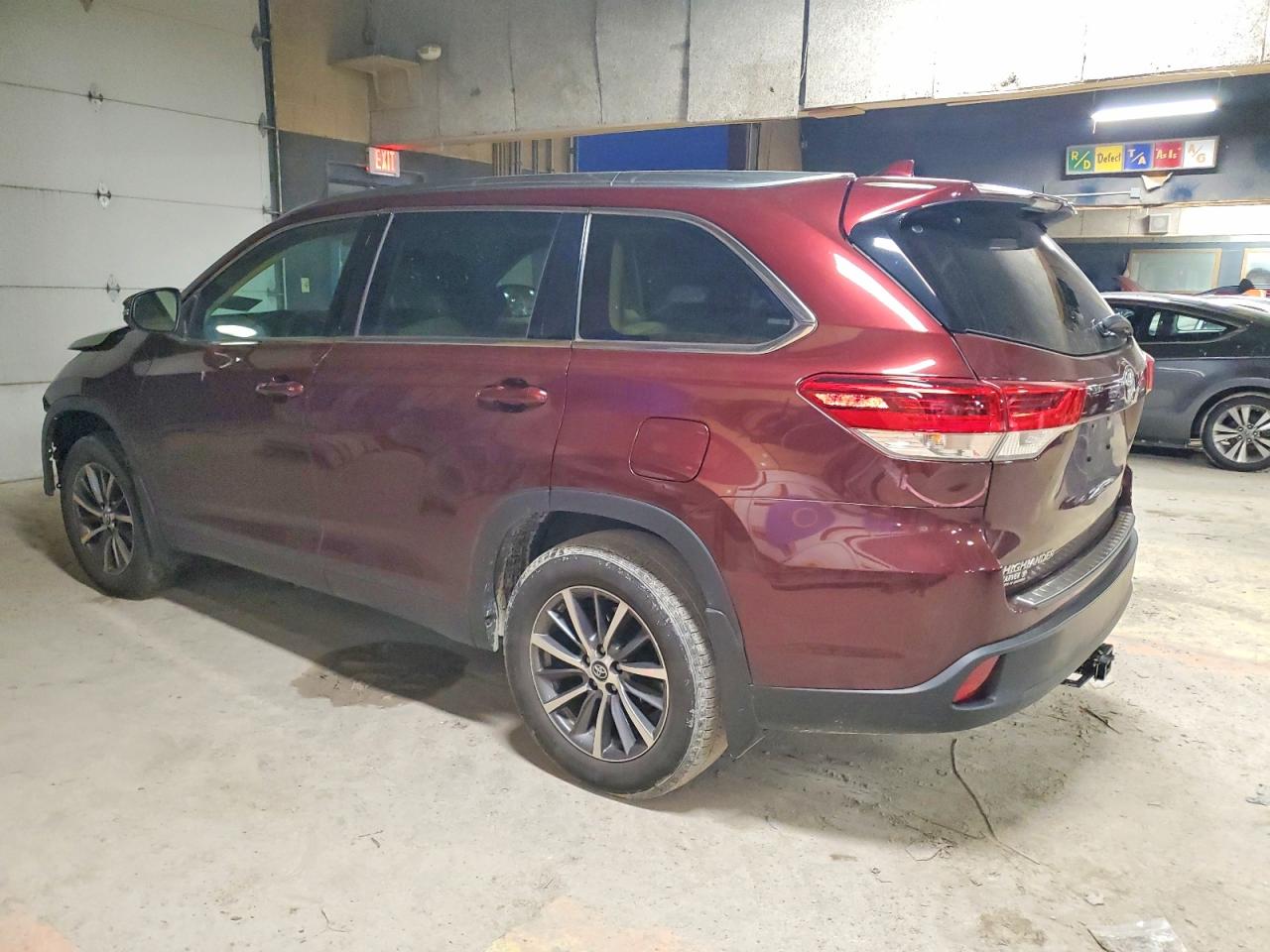 2019 TOYOTA HIGHLANDER SE photo 2