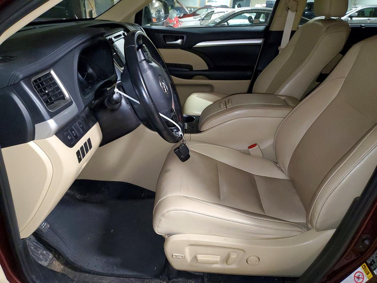 2019 TOYOTA HIGHLANDER SE photo 7