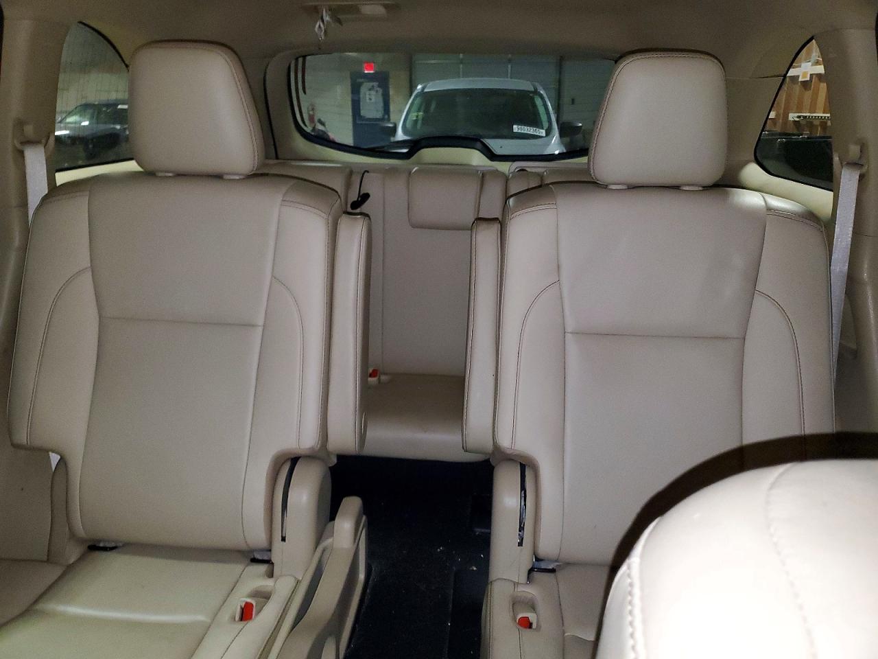 2019 TOYOTA HIGHLANDER SE photo 10