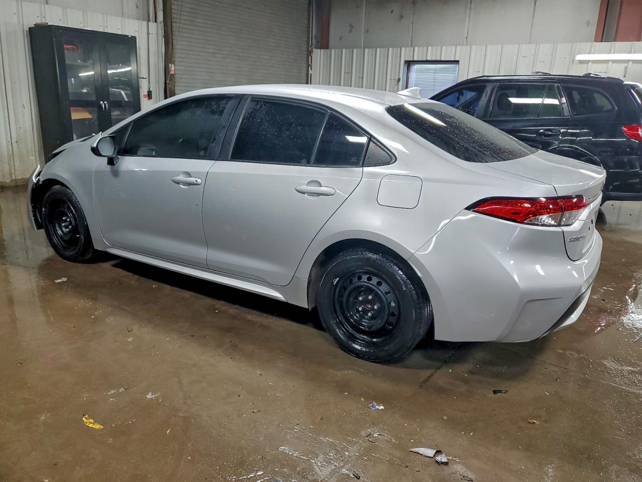 2021 TOYOTA COROLLA LE photo 3
