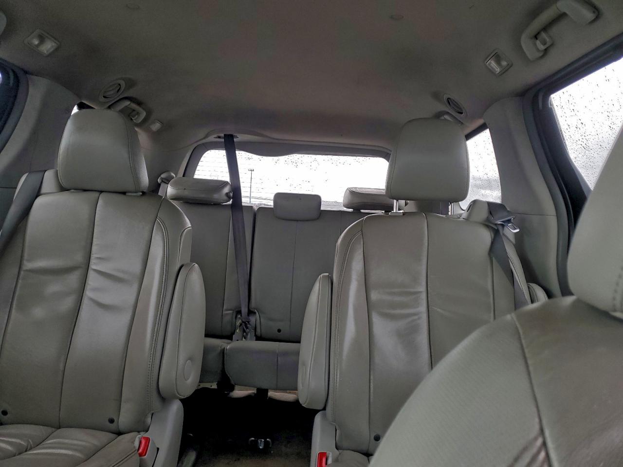 2013 TOYOTA SIENNA XLE photo 19