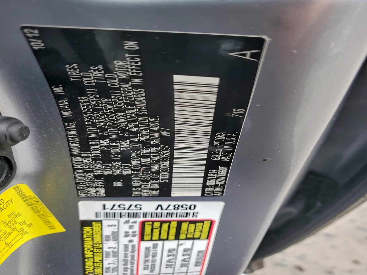 2013 TOYOTA SIENNA XLE photo 25