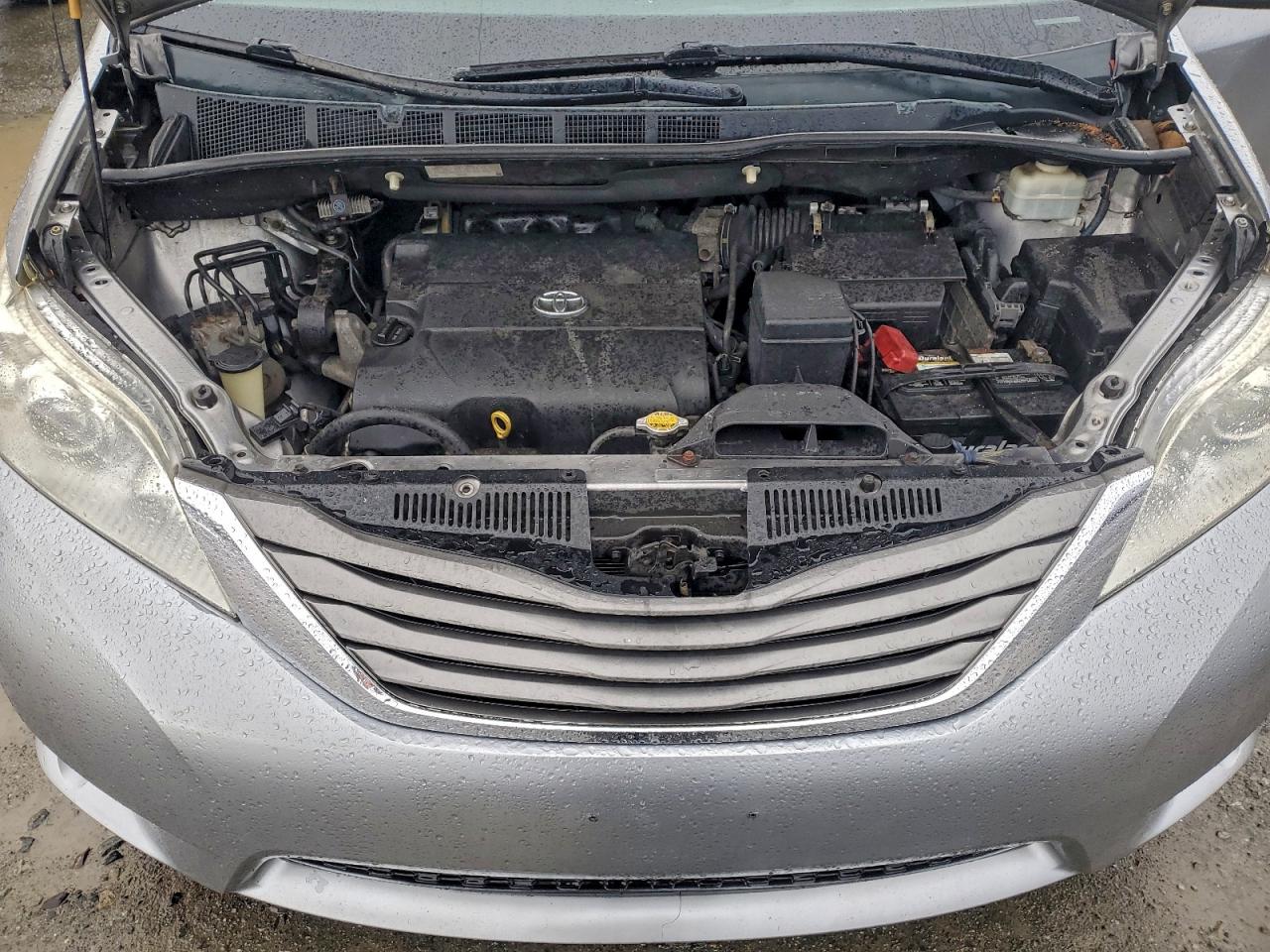 2013 TOYOTA SIENNA XLE photo 23