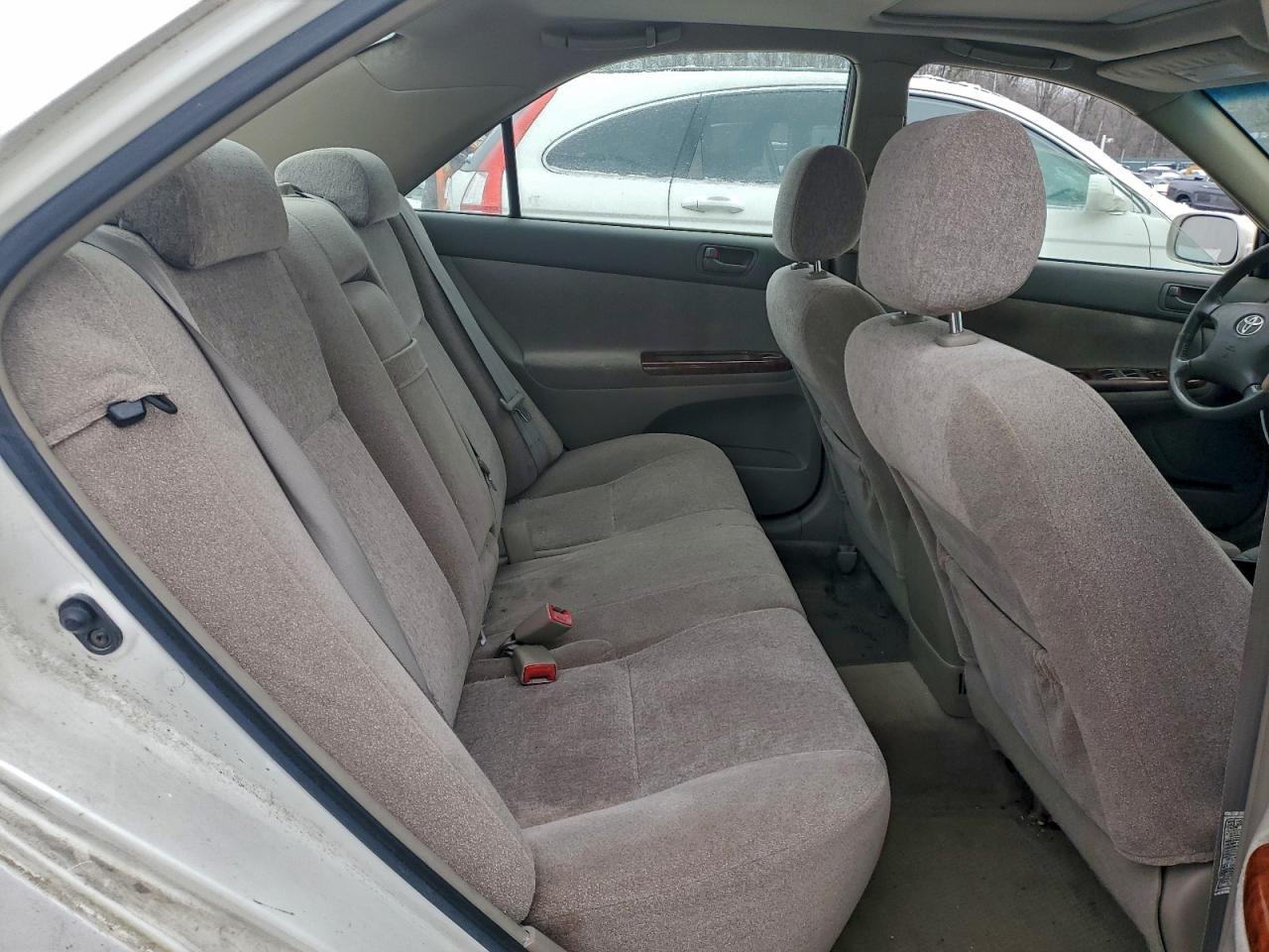 2004 TOYOTA CAMRY LE photo 10