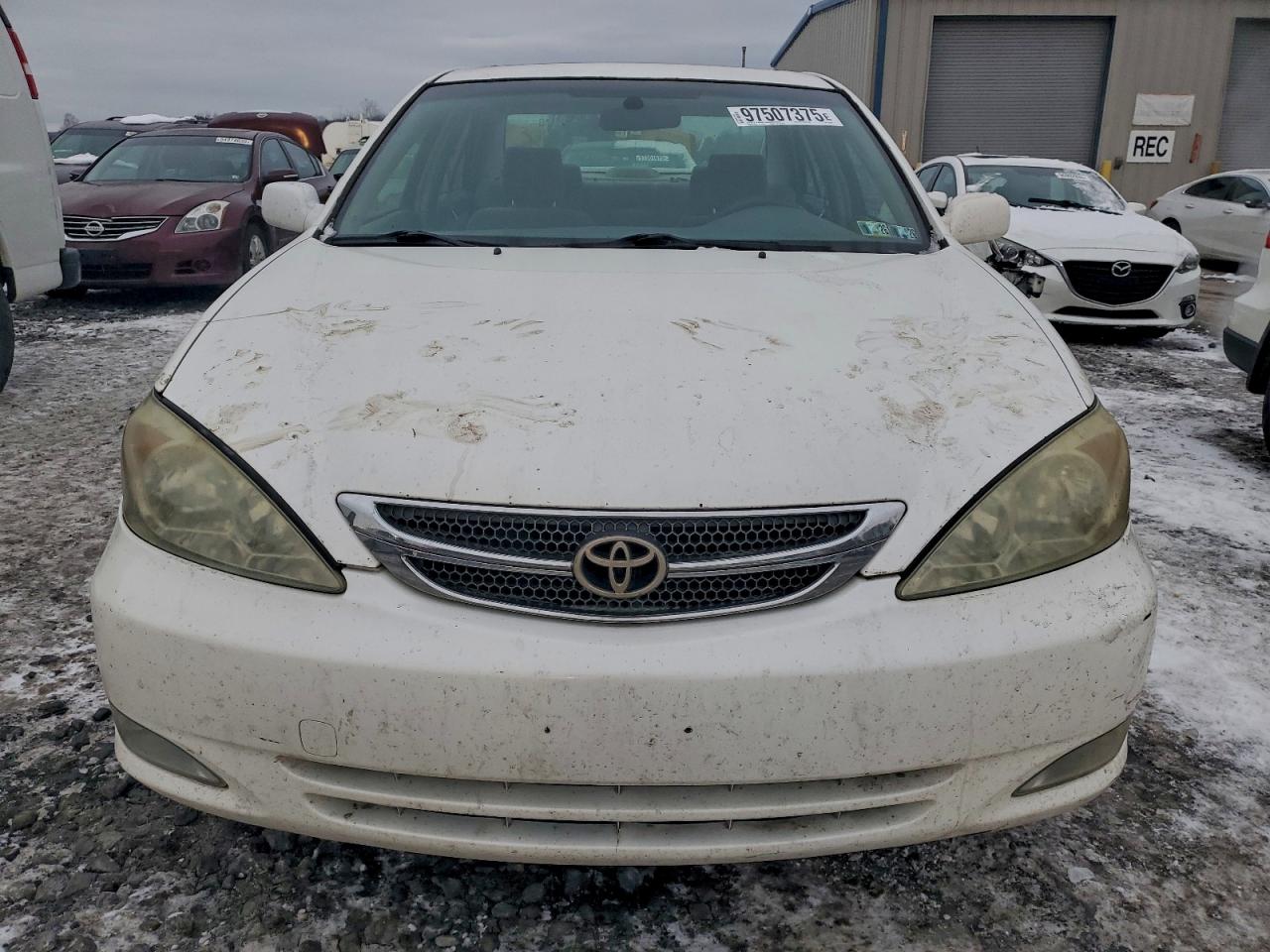 2004 TOYOTA CAMRY LE photo 5