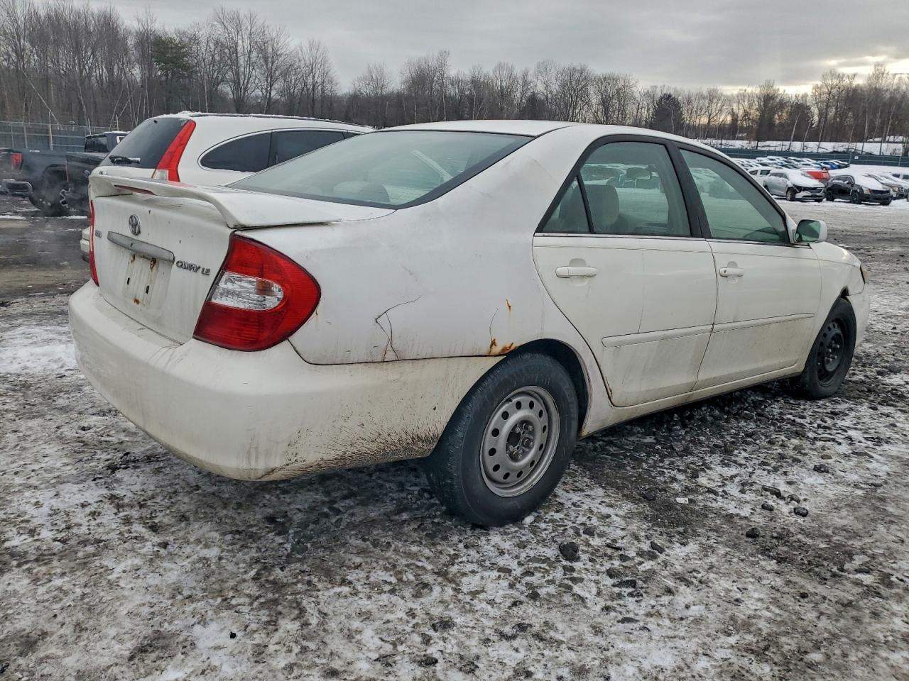 2004 TOYOTA CAMRY LE photo 3