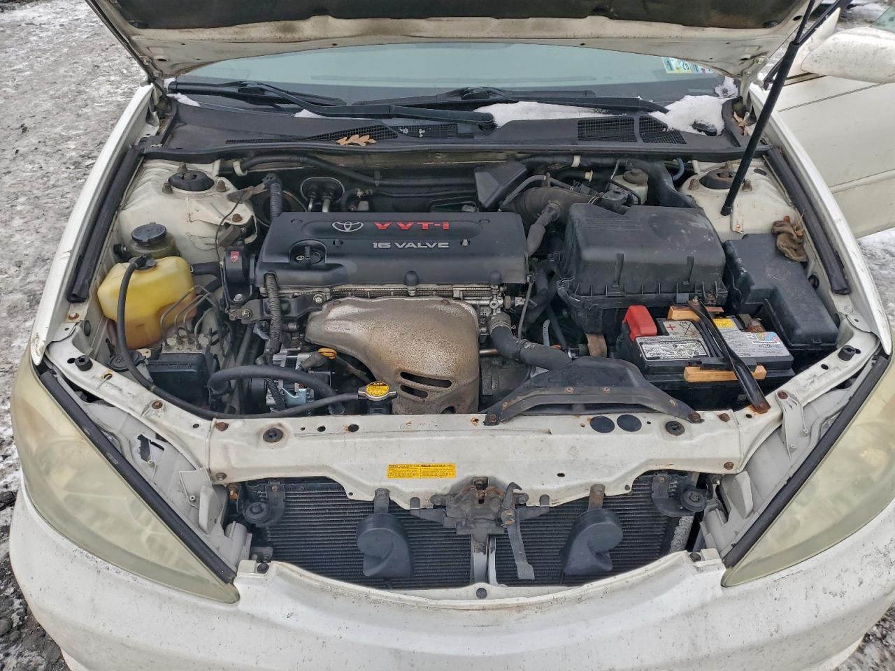 2004 TOYOTA CAMRY LE photo 11
