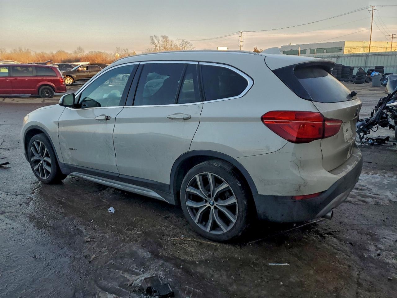 2016 BMW X1 XDRIVE28I photo 2