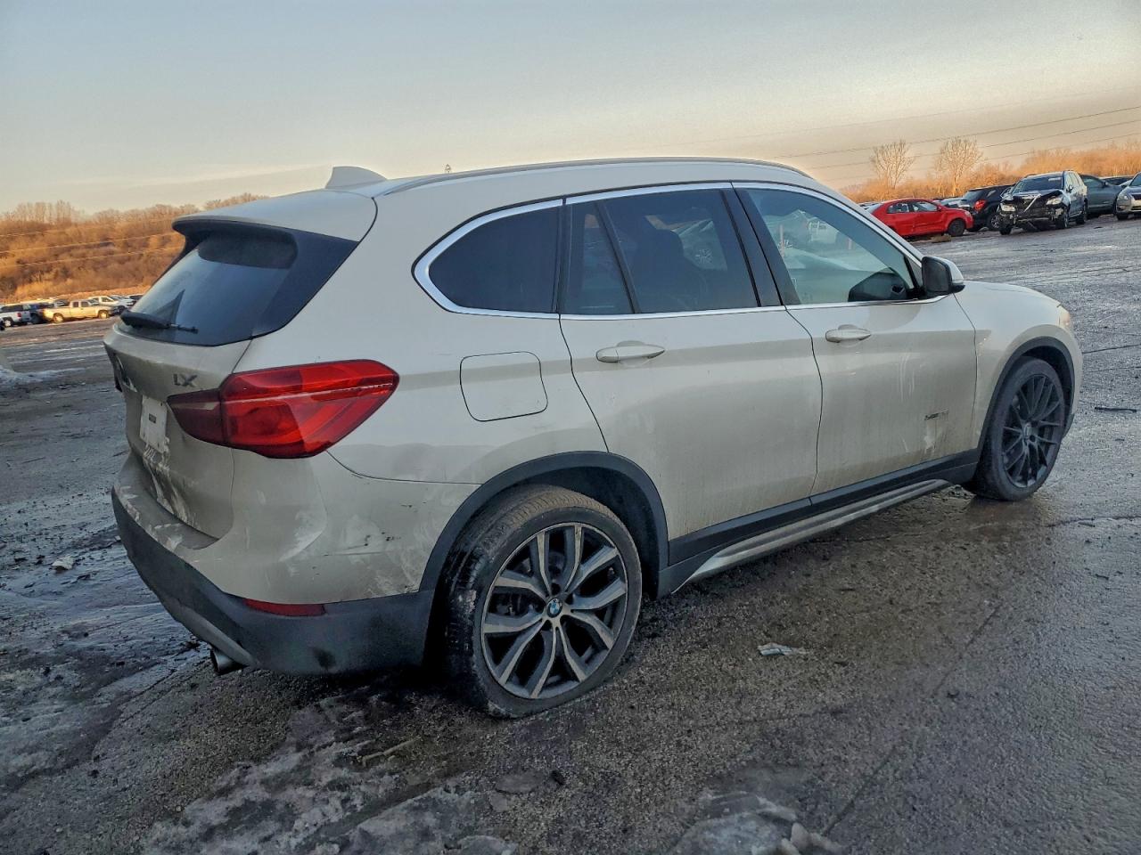 2016 BMW X1 XDRIVE28I photo 3