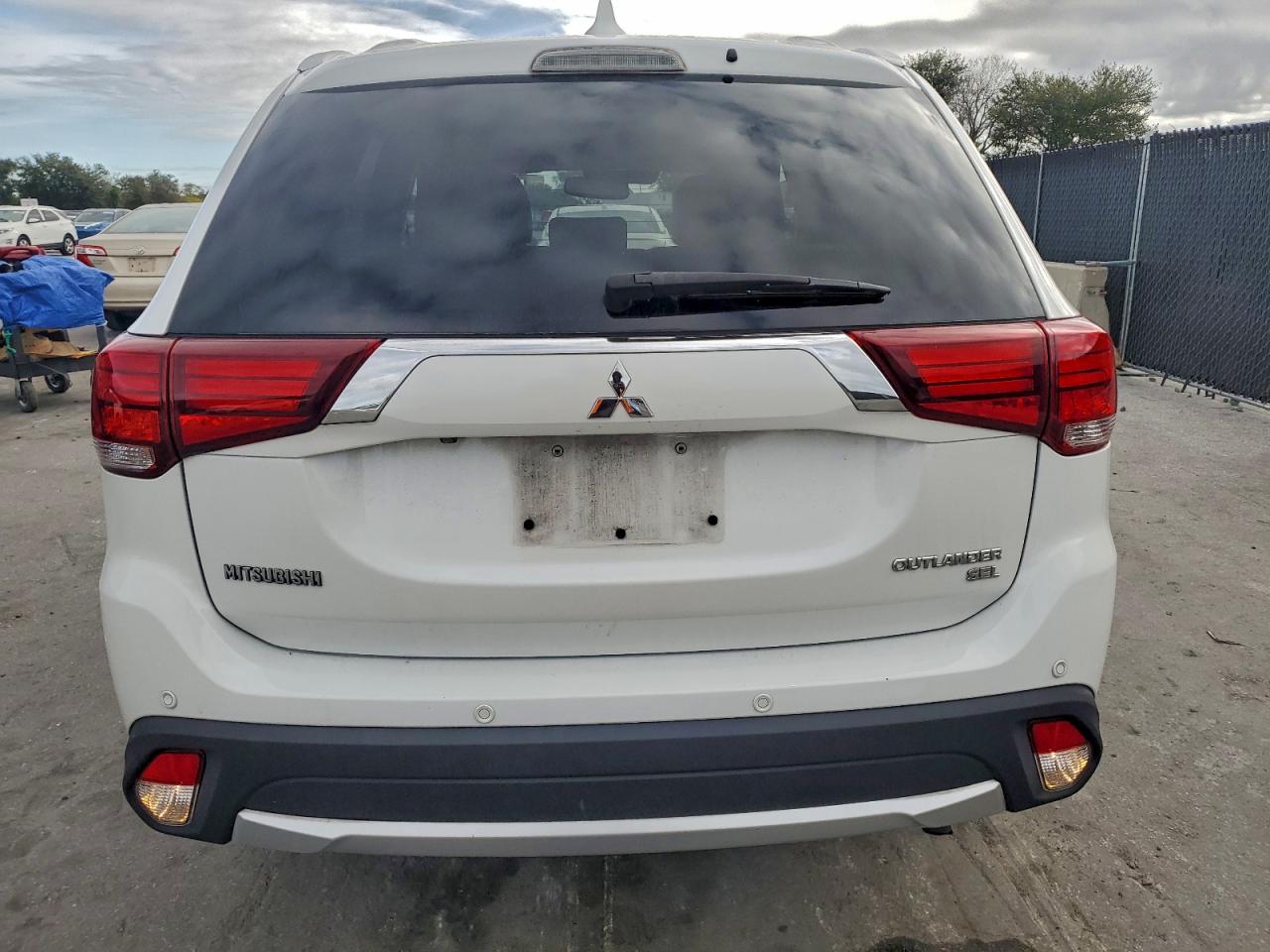 2018 MITSUBISHI OUTLANDER SE photo 6
