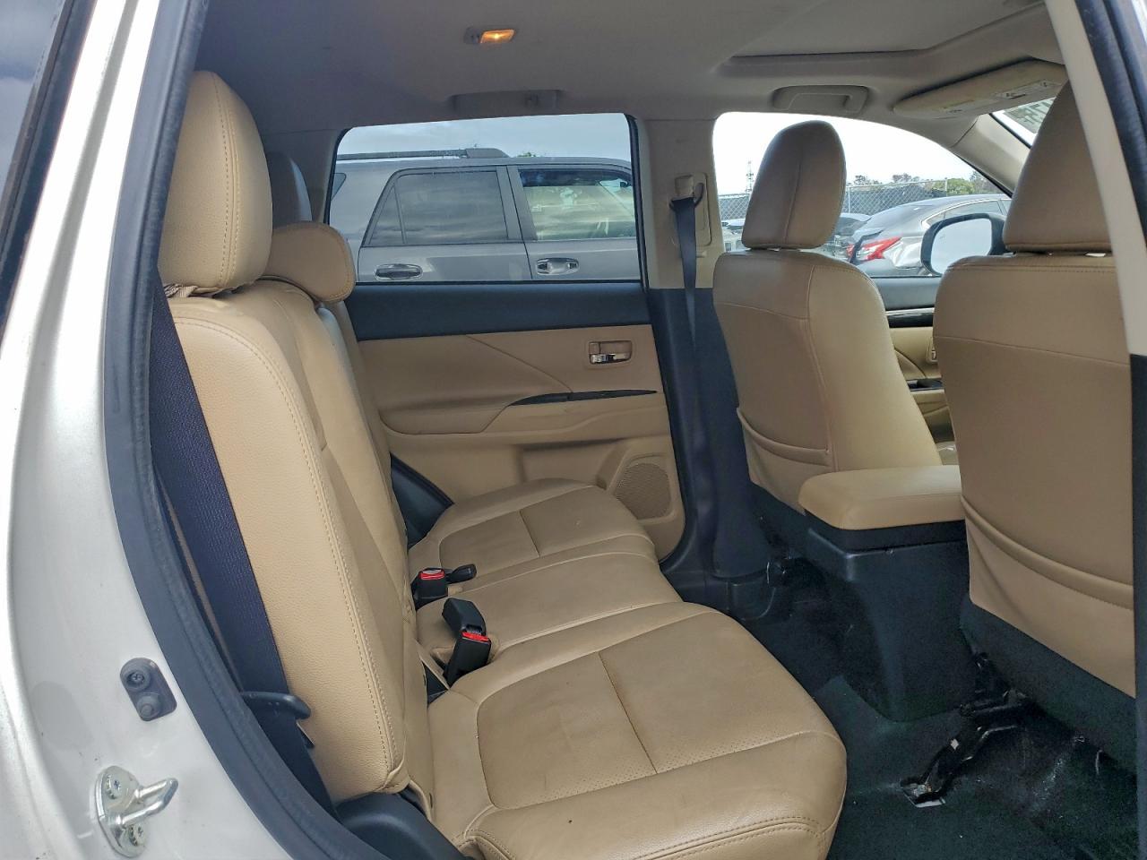 2018 MITSUBISHI OUTLANDER SE photo 11