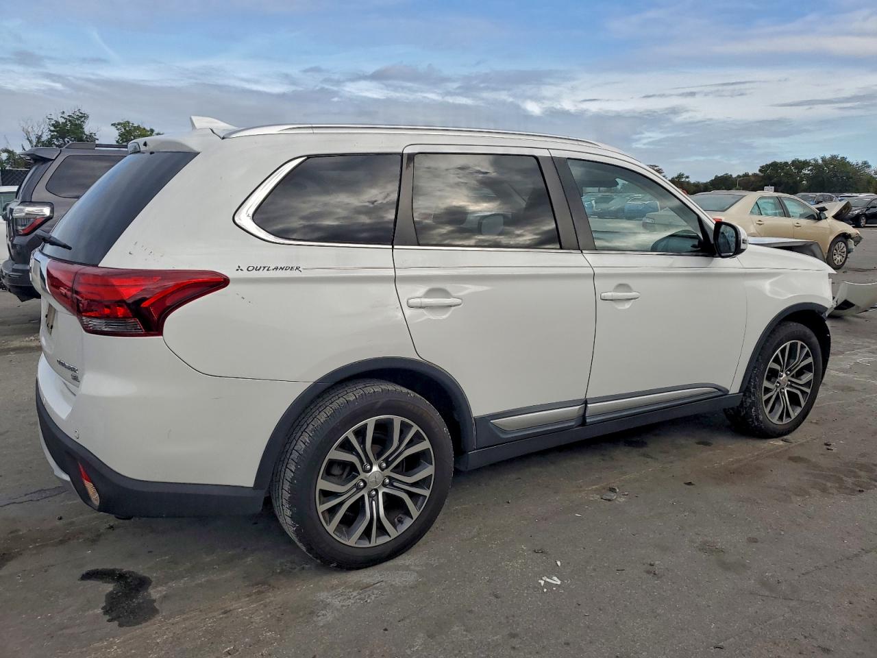 2018 MITSUBISHI OUTLANDER SE photo 3