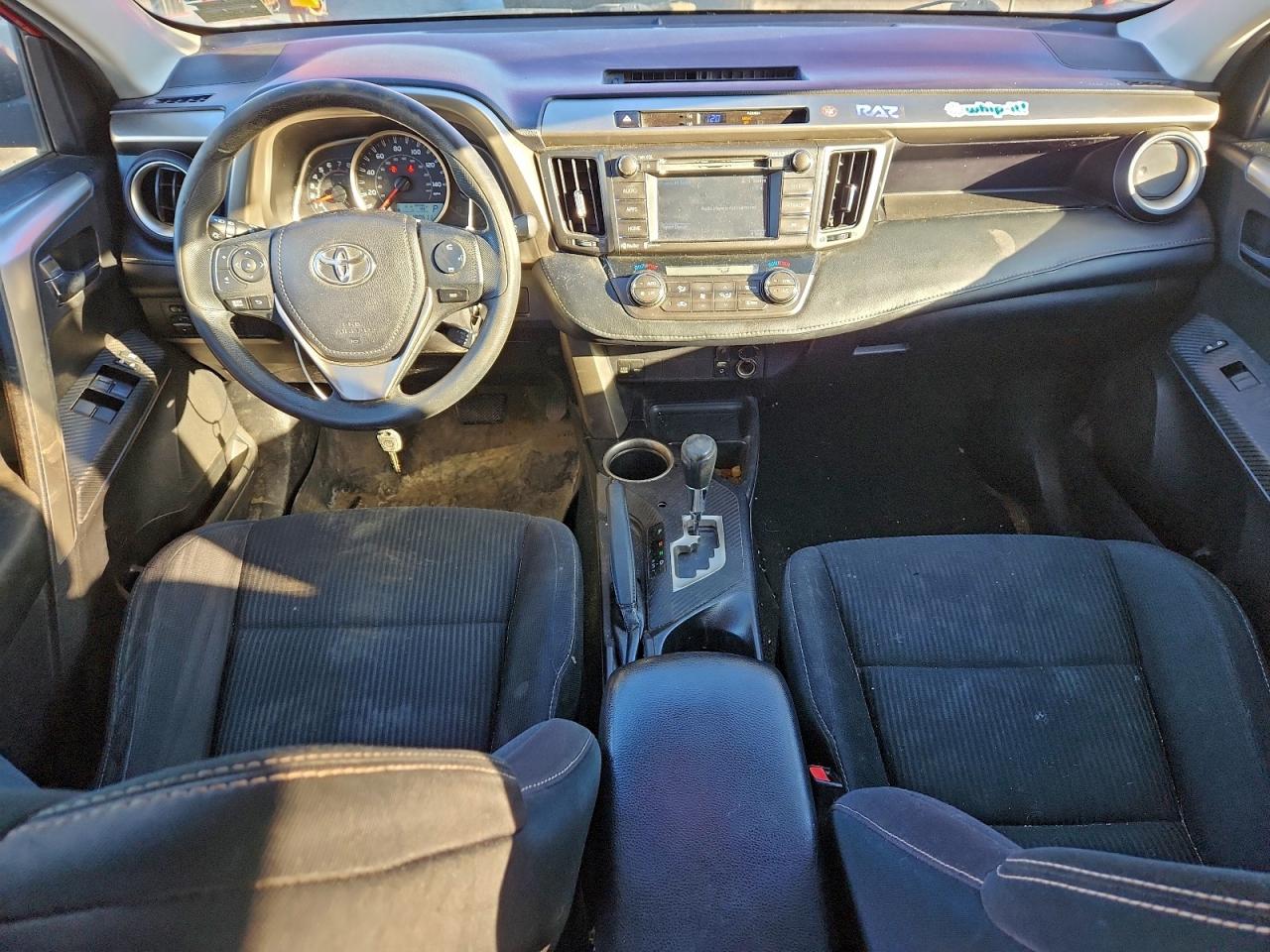 2015 TOYOTA RAV4 XLE photo 8