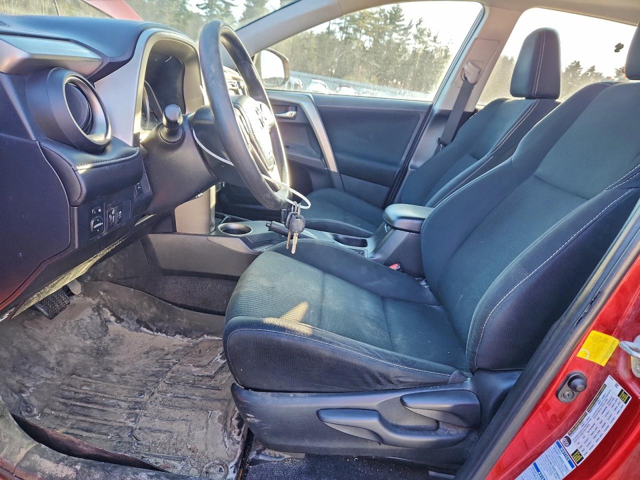 2015 TOYOTA RAV4 XLE photo 7